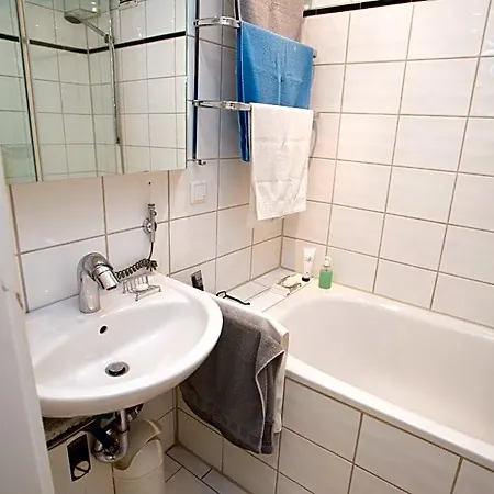 Mit Dachterrasse - Bei Curth Klingen - Teilen Sie Uns Ihre Ankunfszeit Mit Bed and breakfast Düsseldorf